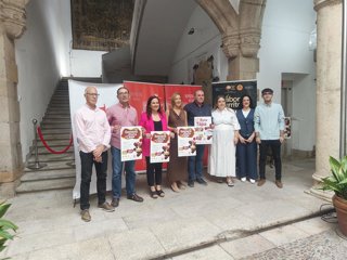 Foto de familia tras la presentación de la XXXII Semana de la Torta del Casar, que se celebra del 5 al 11 de octubre