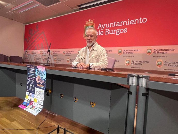 José Antonio López durante la rueda de prensa en la que ha presentado la programación de las fiestas del barrio de Cortes.