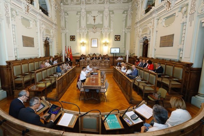Imagen de archivo de un Pleno municipal en el Ayuntamiento de Valladolid.