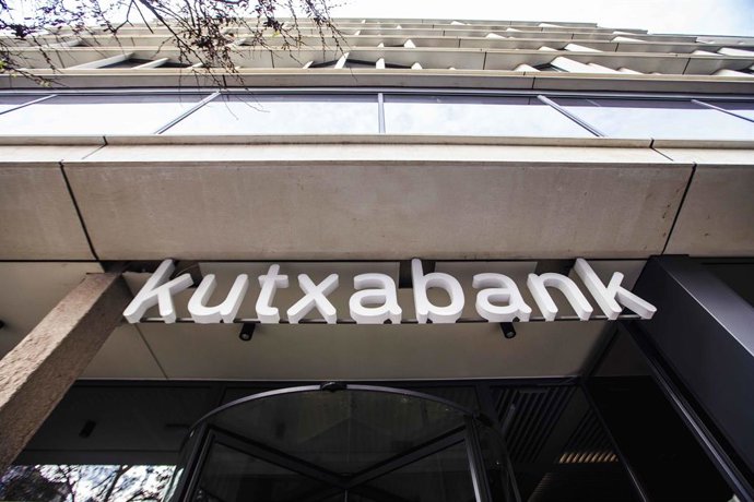 Archivo - Sede de sucursal de Kutxabank.
