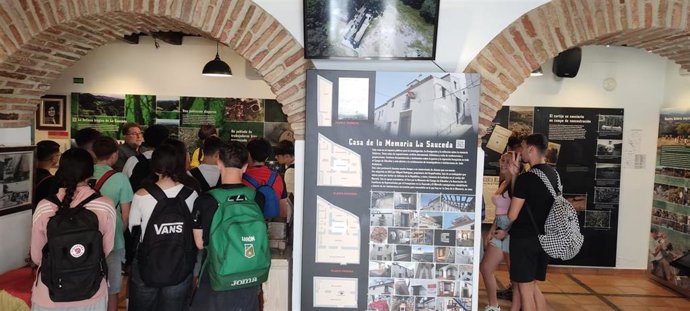 Alumnos de Benalup en una de las actividades del programa educativo en Memoria Democrática de Diputación.