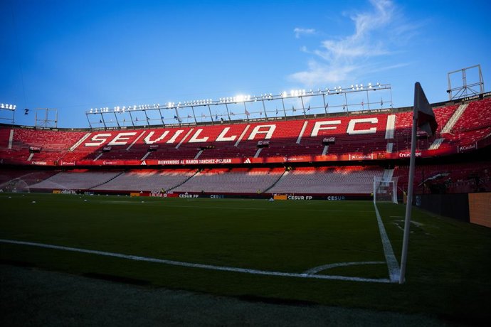 Archivo - Arquivo - Imagem geral durante a partida de futebol da LaLiga EA Sports, disputada entre o Sevilla FC e o Rayo Vallecano no estádio Ramón Sánchez-Pizjuán, em 15 de agosto de 2026, em Sevilha, Espanha.