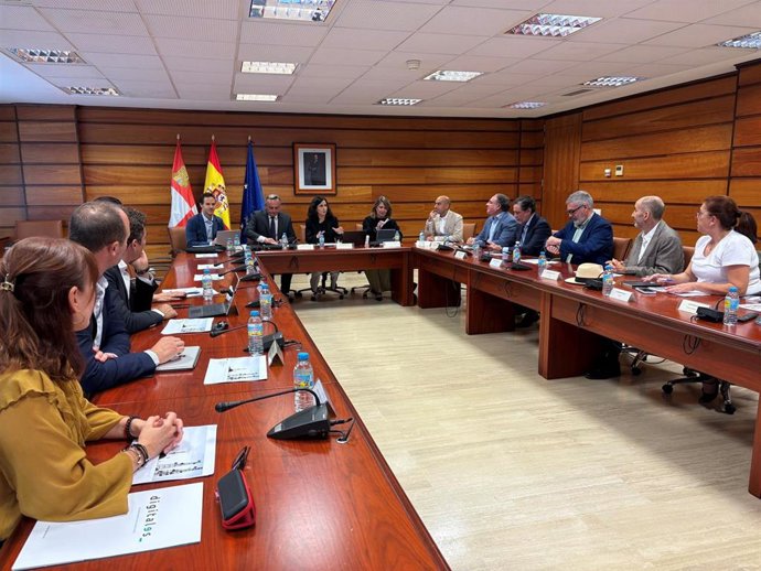 Imagen de la reunión de la Mesa de las Telecomunicaciones