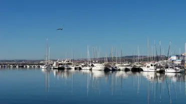 Archivo - Imagen de archivo del puerto de Estepona.