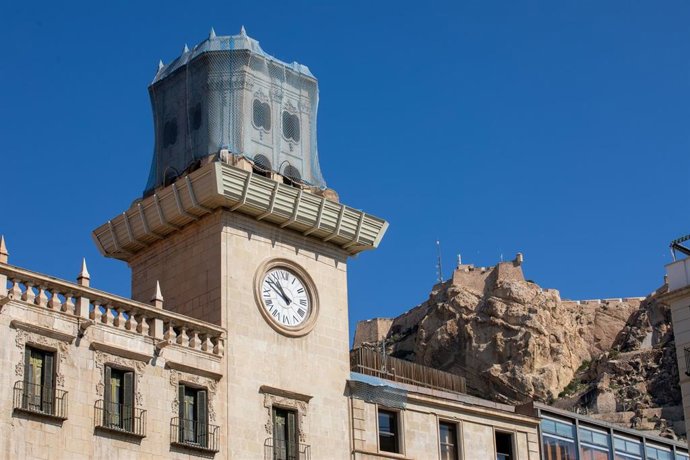 Archivo - Fachada del Ayuntamiento de Alicante