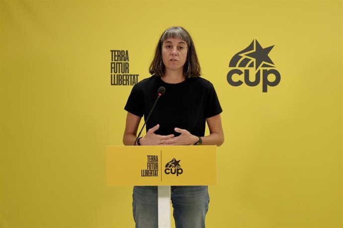 La portavoz de la CUP, Su Moreno, en una rueda de prensa en la sede del partido