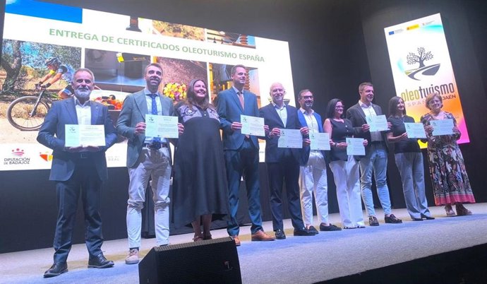 Entrega en Jaén de la certificación 'Destino Oleoturístico' a la Diputación de Sevilla en un acto organizado por la Red Oleoturismo España.