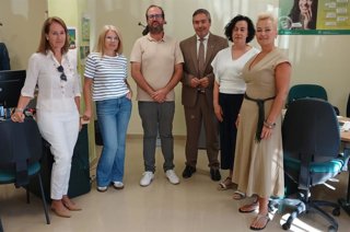 El delegado territorial de Economía, Hacienda, Fondos Europeos y de Universidad, Industria, Energía e Innovación, Gumersindo Fernández, ha visitado el Centro Andaluz de Emprendimiento (CADE) que Andalucía Emprende tiene en Alquife.