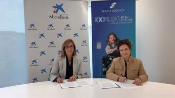 La directora general de MicroBank, Cristina González, y la ceo de Marsi Bionics, Elena García