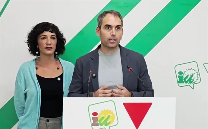 El coordinador general de IU Andalucía, Toni Valero, en rueda de prensa en Málaga.