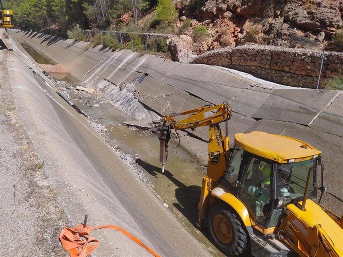 Reparaciones del canal del trasvase Tajo-Segura.