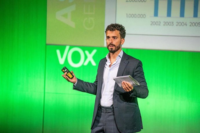 Archivo - El portavoz de Vivienda Vox, Carlos H. Quero 