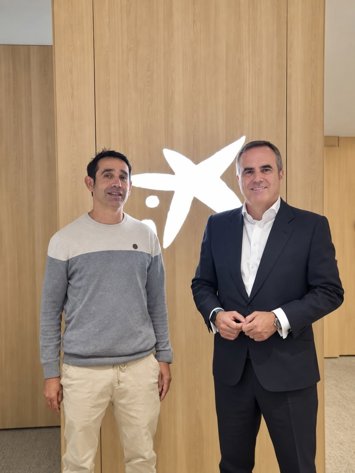 Alejandro Cabrero, premiado por CaixaBank Wealth Management por su labor con migrantes en Valladolid.
