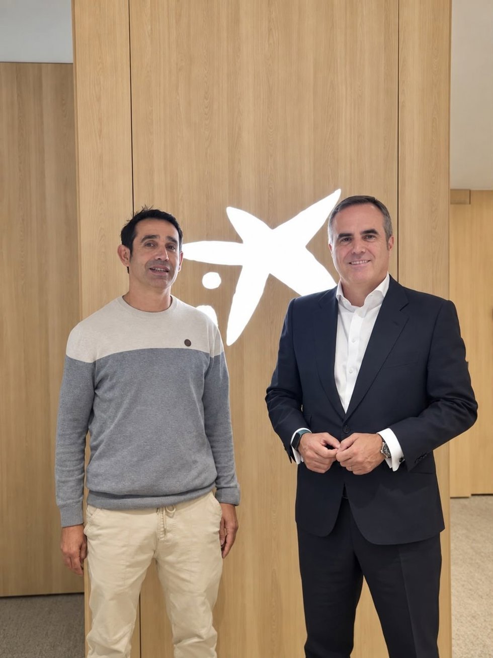 Alejandro Cabrero, premiado por CaixaBank Wealth Management por su labor con migrantes en Valladolid.