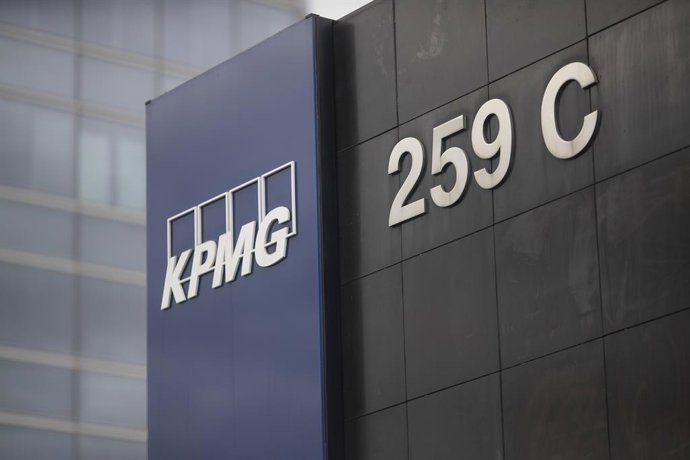 Archivo - Sede de Fundación KPMG en España situada en la Torre de Cristal, en Madrid (España), a 22 de febrero de 2021. 