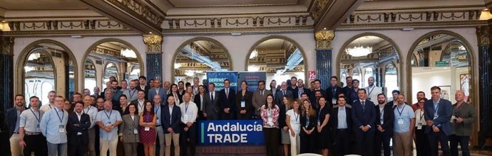 El consejero de Universidad, Industria, Energía e Innovación, Jorge Paradela, en la clausura de la jornada informativa.