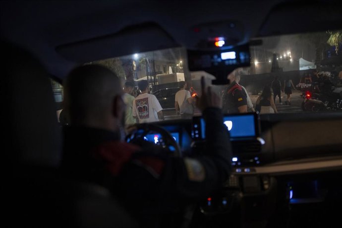 Archivo - Los mossos d'esquadra realizan un patrullaje durante las fiestas de la Mercè, a 27 de septiembre de 2025, en Barcelona, Catalunya (España). Esta festividad rinde homenaje a la Mercè, patrona de la ciudad de Barcelona, y se lleva celebrando desde