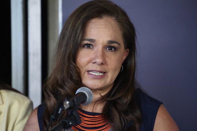 Santiago, 13 de Diciembre de 2025.   Autoridades del Ministerio de Relaciones Exteriores y Servicio Electoral dan inicio a la segunda vuelta presidencial, con la apertura de las primeras mesas receptoras de sufragios en Nueva Zelandia.  Diego Martin