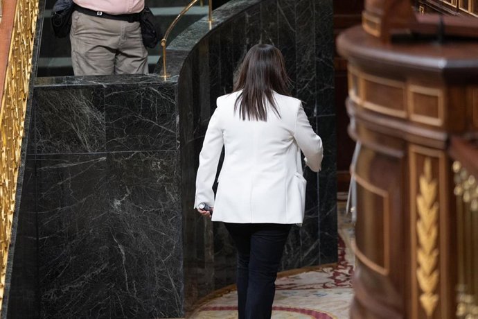 La diputada del PP, Ana Vázquez, cuando abandonó el hemiciclo a instancias de Francina Armengol 