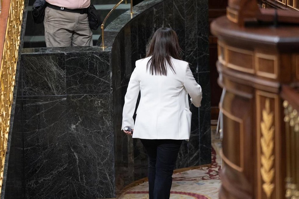 La diputada del PP, Ana Vázquez, cuando abandonó el hemiciclo a instancias de Francina Armengol 