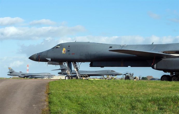 Archivo - Preparativos, incluida la carga de municiones para bombas, en los bombarderos B-1 Lancer de la Fuerza Aérea de Estados Unidos (USAF) en la base de la RAF en Fairford.