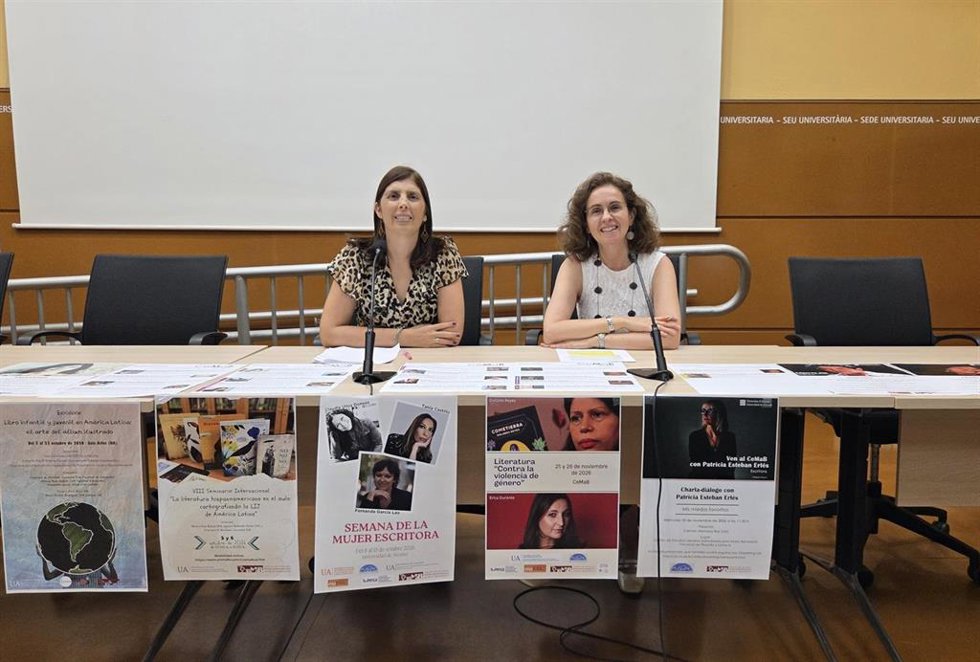 Beatriz Aracil y Mónica Ruiz durante la presentación de la programación del CeMaB a la prensa