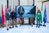 Foto: Málaga, representada en un desfile de moda en París por el diseñador Rafael Urquizar