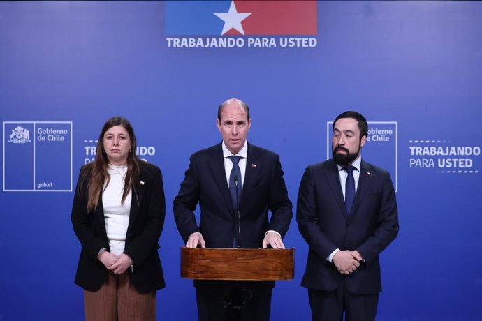Santiago 28 de septiembre 2026.  El ministro de seguridad, Martin Arrau, realiza un punto de prensa en el palacio de La Moneda.  Dragomir Yankovic/Aton Chile