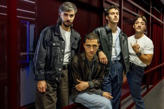 La banda musical Arde Bogotá durante una entrevista para Europa Press, a 28 de septiembre de 2026, en Madrid (España). Arde Bogotá presenta su nuevo disco ‘Manufacturas del club de la gente sola’, que incluye 11 canciones y se lanzará oficialmente el 2 de