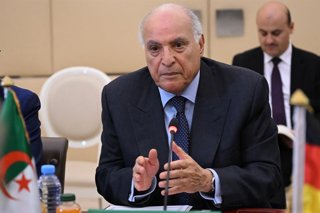 31 August 2026, Algeria, Algiers: Ahmed Attaf, Algeria's foreign minister, meets with German Minister of Foreign Affairs Johann Wadephul at the Algerian Ministry of Foreign Affairs in Algier. The German foreign minister is traveling to Tunisia and Algeria