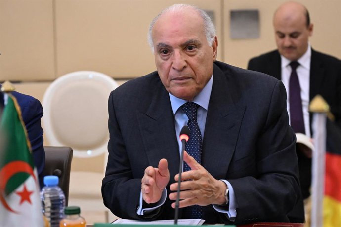 31 August 2026, Algeria, Algiers: Ahmed Attaf, Algeria's foreign minister, meets with German Minister of Foreign Affairs Johann Wadephul at the Algerian Ministry of Foreign Affairs in Algier. The German foreign minister is traveling to Tunisia and Algeria