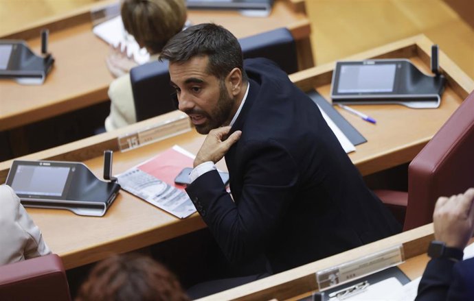 El síndic del PSPV-PSOE, José Muñoz, durante el Debate de Política General de la Comunitat Valenciana, en les Corts Valencianes, a 28 de septiembre de 2026, en Valencia