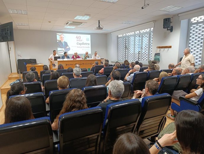 La revista internacional de filologia 'Caplletra' commemora 40 anys de trajectòria  