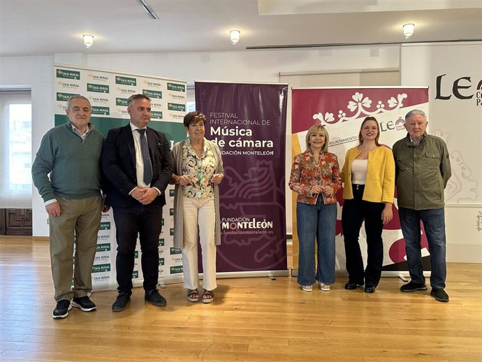 La concejala de Acción y Promoción Cultural del Ayuntamiento de León, Elena Aguado (centro izquierda), en la presentación del XV Festival Internacional de Música de Cámara Fundación MonteLeón.