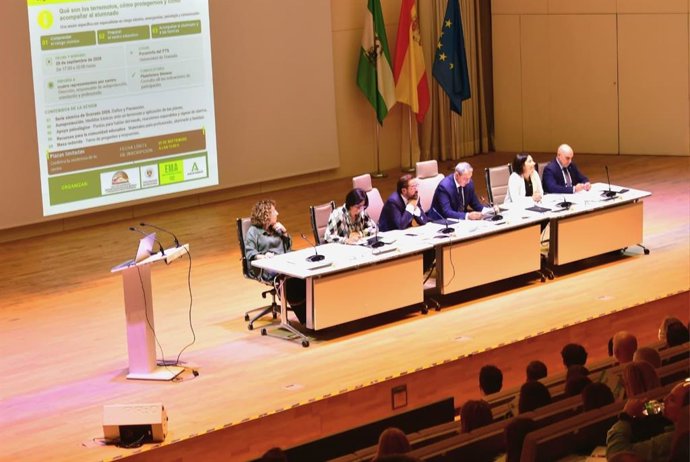 La EMA y el Instituto Andaluz de Geofísica forman a la comunidad educativa ante terremotos en una jornada que aborda la serie sísmica de Alhendín, la autoprotección en los centros escolares y la atención emocional a niños y adolescentes.