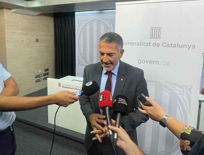 El conseller de Empresa y Trabajo de la Generalitat, Miquel Sàmper, este lunes antes de la segunda reunión de la comisión interdepartamental para el bienestar digital de la infancia y la adolescencia