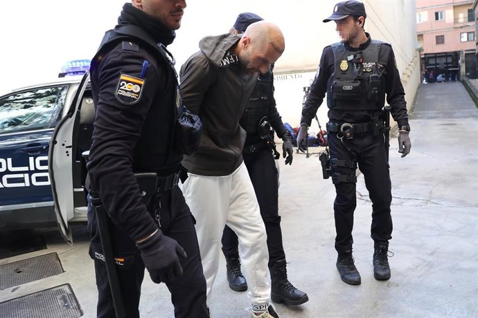 Archivo - El detenido por el asesinato machista de Can Pastilla a su llegada a pasar disposición judicial, en una foto de archivo.