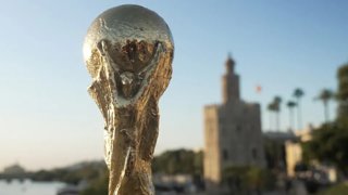 El trofeo de la Copa del Mundo 2026 en Sevilla