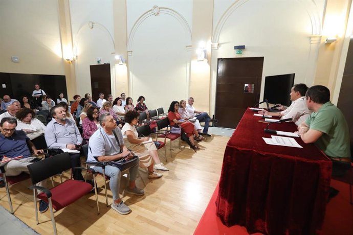 El alcalde participa en la convocatoria extraordinaria del Consejo Escolar Municipal.