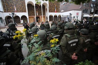 Santiago, 28 de septiembre 2026. Velatorio en la parroquia San Ramon de Providencia al cabo segundo Chistopher Aguilera, quien fuera baleado durante una fiscalizacion en la comuna de Lo Espejo. Jonnathan Oyarzun/Aton Chile