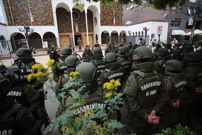 Santiago, 28 de septiembre 2026. Velatorio en la parroquia San Ramon de Providencia al cabo segundo Chistopher Aguilera, quien fuera baleado durante una fiscalizacion en la comuna de Lo Espejo. Jonnathan Oyarzun/Aton Chile