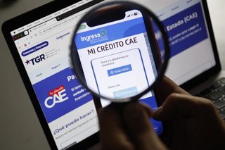 Santiago, 9 de junio de 2026. Imagenes referenciales de pago del Credito Aval del Estado (CAE). Diego Martin/Aton Chile