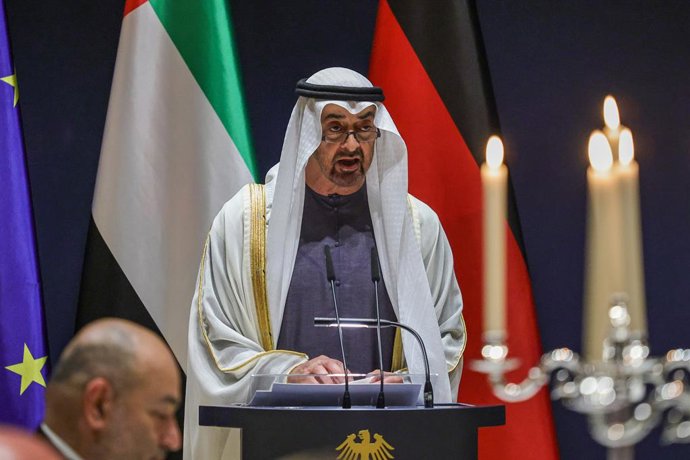 10 de setembro de 2026, Berlim: O presidente dos Emirados Árabes Unidos, xeque Mohamed bin Zayed Al Nahyan, profere um discurso durante um brinde oficial em um banquete realizado na residência presidencial oficial em Spreebogen (a sede presidencial em Spr
