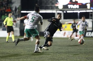 17/07/2024 Futbol, Deportes Puerto Montt v/s Colo Colo Amistoso 2024. El jugador de Colo Colo Arturo Vidal es fotografiado  durante el partido amistoso contra Deportes Puerto Montt en el Estadio Chinquihue, Puerto Montt, Chile. Nicolas