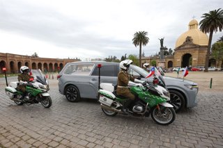 Santiago, 28 de Septiembre del 2026.  El cuerpo de Cristopher Aguilera, el carabinero asesinado en Lo Espejo, sale del Servicio Medico Legal hacia la iglesia donde sera el Velatorio.   Luis Quinteros/Aton Chile
