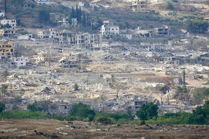 HANNIYEH, 19 de setembro de 2026  -- Esta foto tirada de Hanniyeh mostra a extensa destruição de residências causada pelos ataques israelenses na cidade de Al-Mansouri, no sul do Líbano.