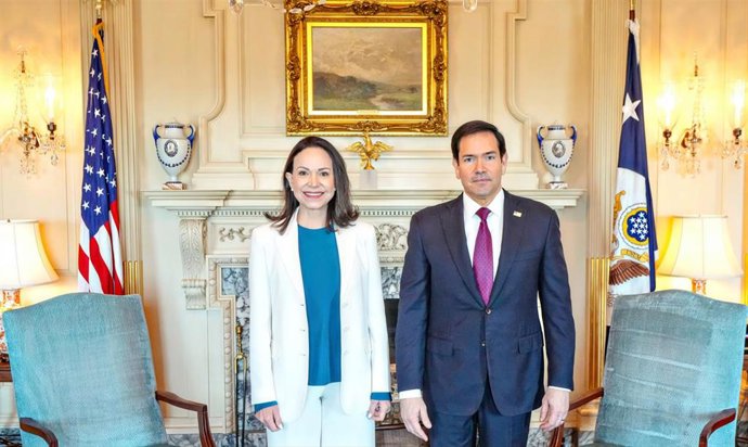 Archivo - El secretario de Estado de EEUU, Marco Rubio (der.), con la líder opositora venezolana y premio Nobel de la Paz María Corina Machado antes de una reunión en Washington D.C.