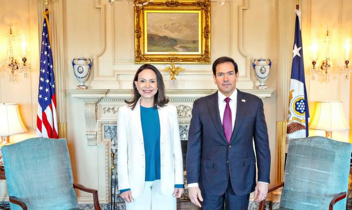 Archivo - March 31, 2026, Washington, Dc, United States of America: U.S Secretary of State Marco Rubio, right, poses with Venezuelan Opposition Leader and Nobel Peace Prize recipient María Corina Machado prior to their bilateral meeting at the Department 