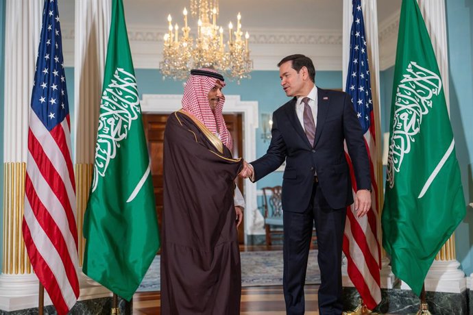 El ministre d'Exteriors de l'Aràbia Saudita, Faisal bin Farhan, es reuneix a Washington amb el secretari d'Estat nord-americà, Marco Rubio