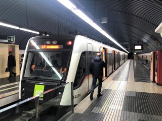 Archivo - Arxiu - Un tren de FGC en l'estació d'Av. Tibidabo de Barcelona